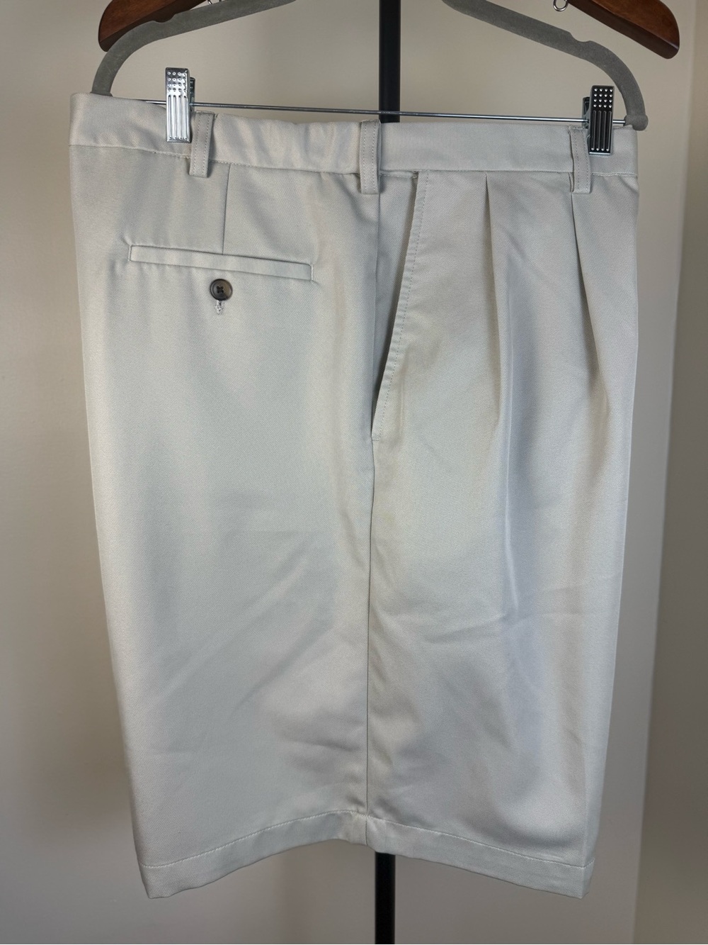 Y2K Haggar Mens Golf Bermuda Shorts sz 44 Beige Classic-Fit‎ Pleated Front Club